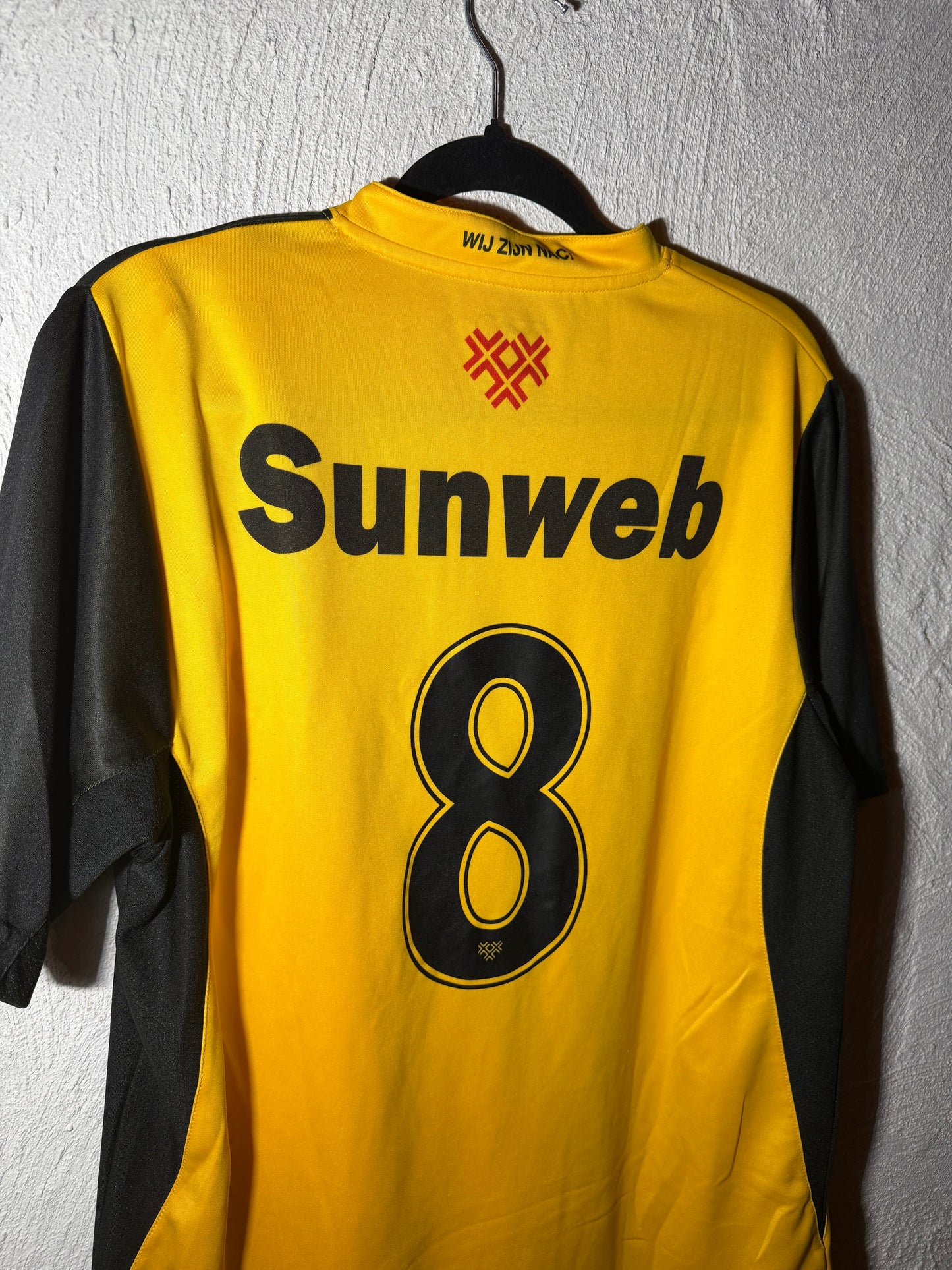 Nac Breda 2009-2010 home kit (L)