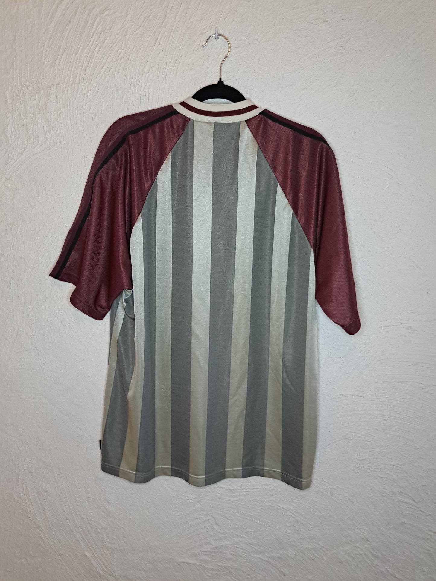 Umbro 90's striped template shirt (XL)