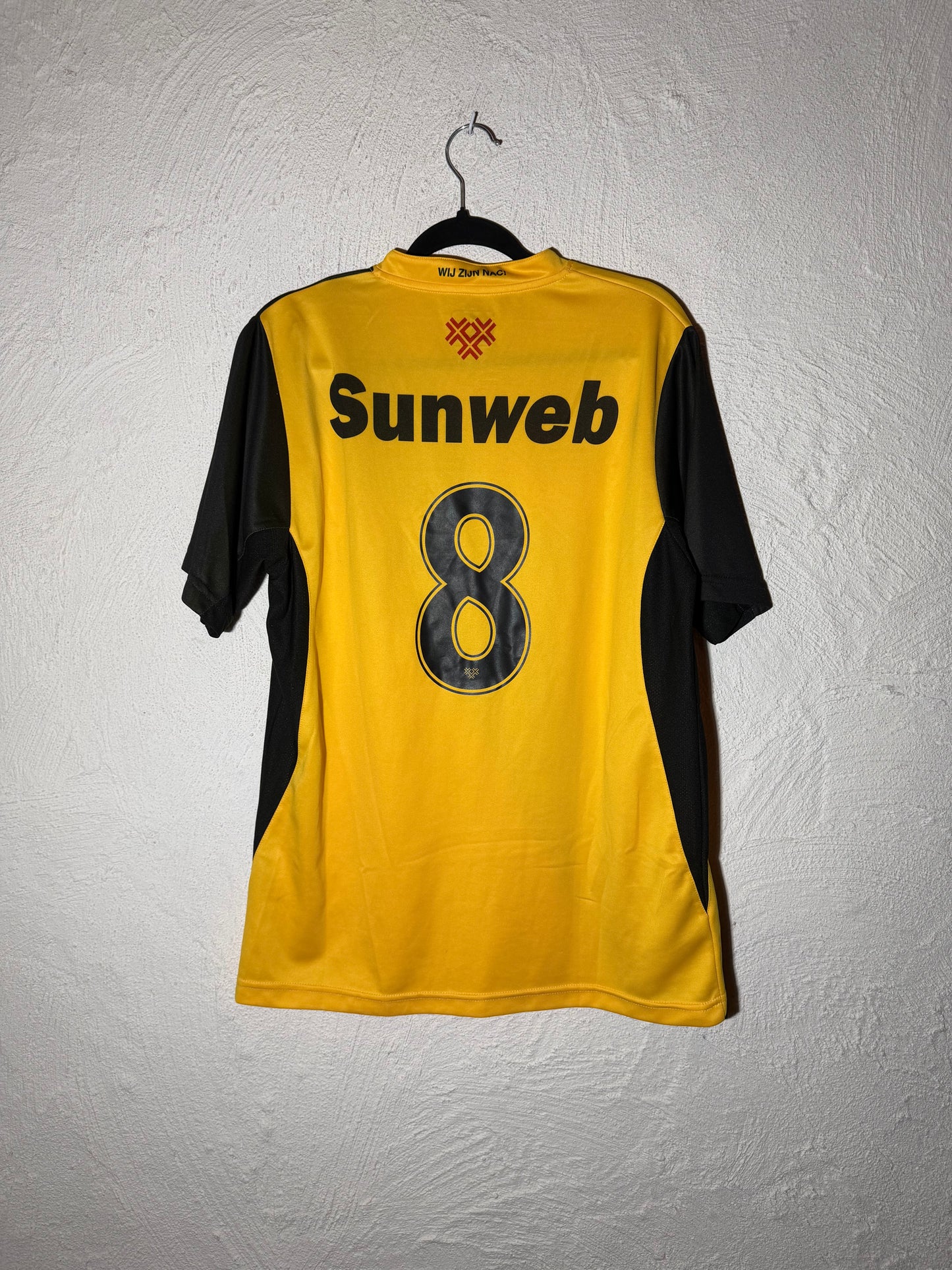 Nac Breda 2009-2010 home kit (L)
