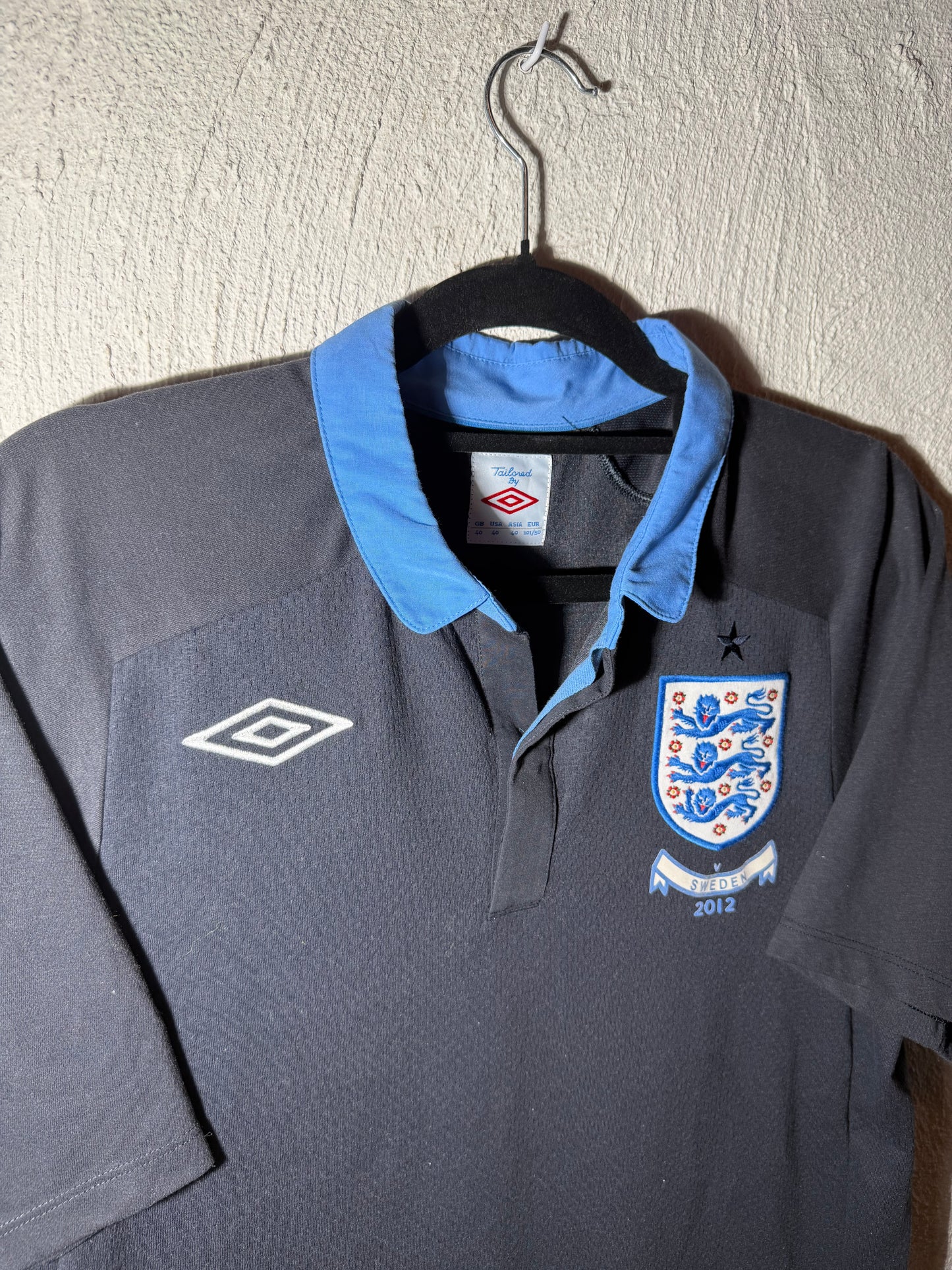 England 2011-2012 away shirt (L)