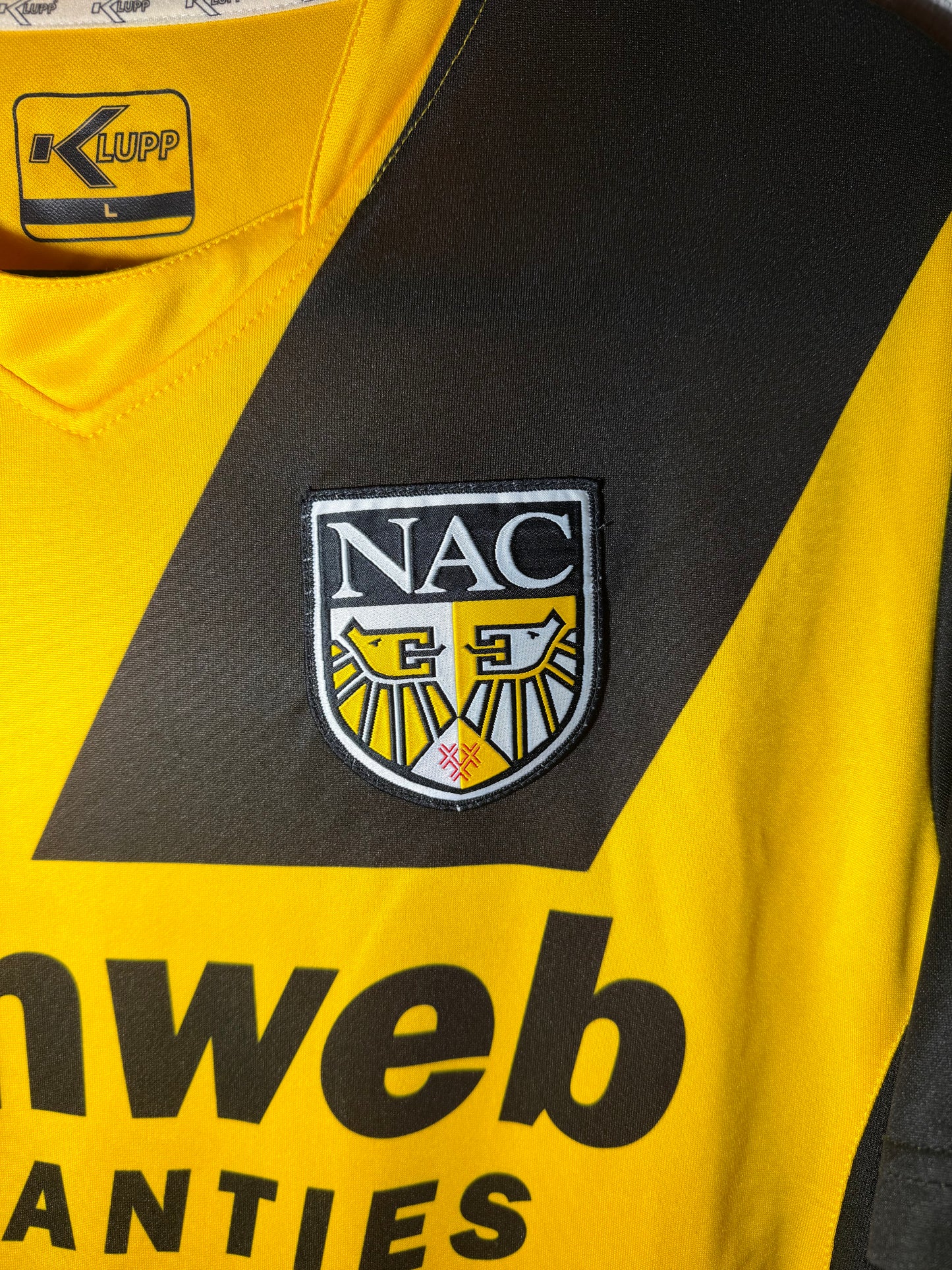 Nac Breda 2009-2010 home kit (L)