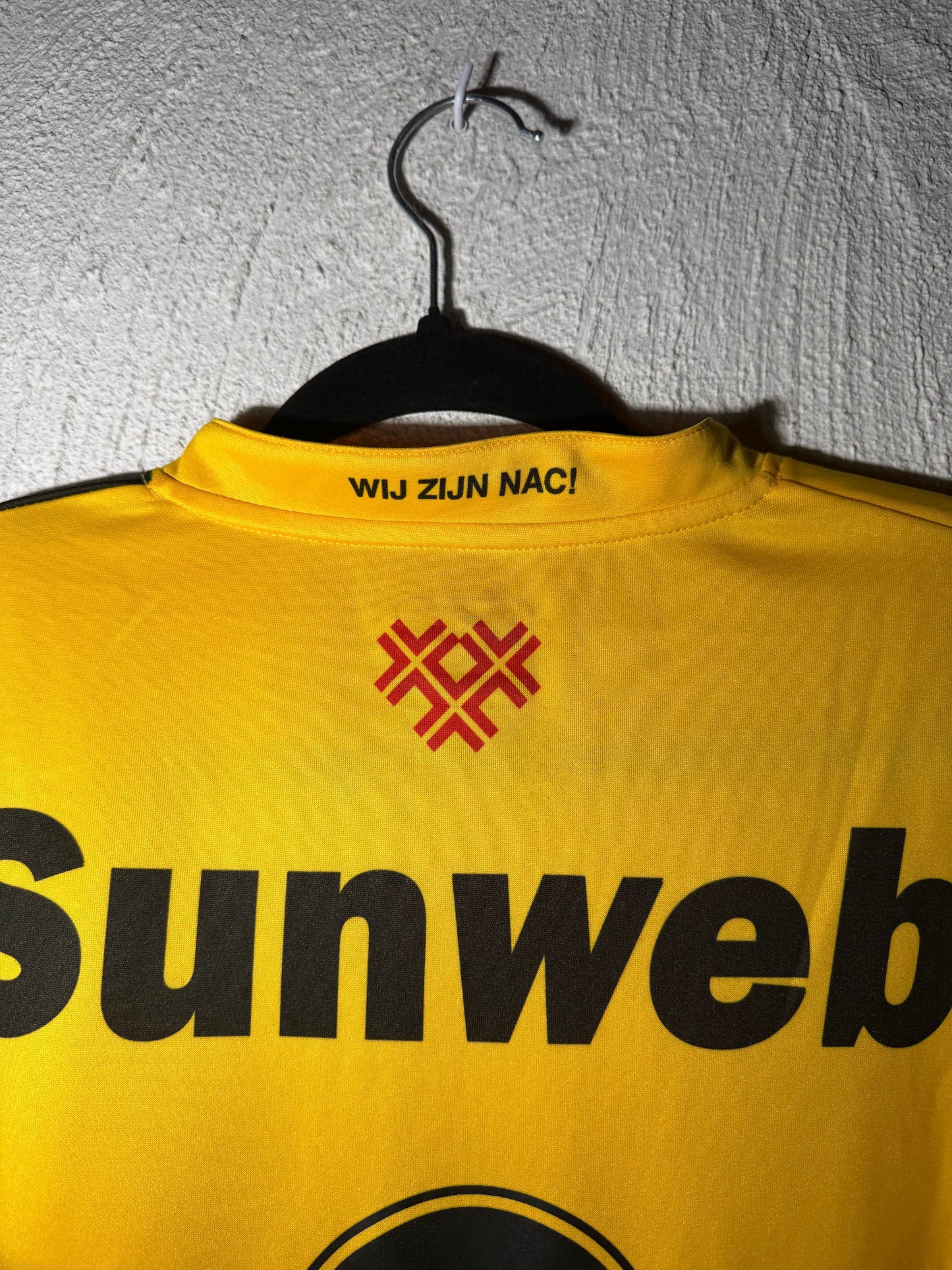 Nac Breda 2009-2010 home kit (L)