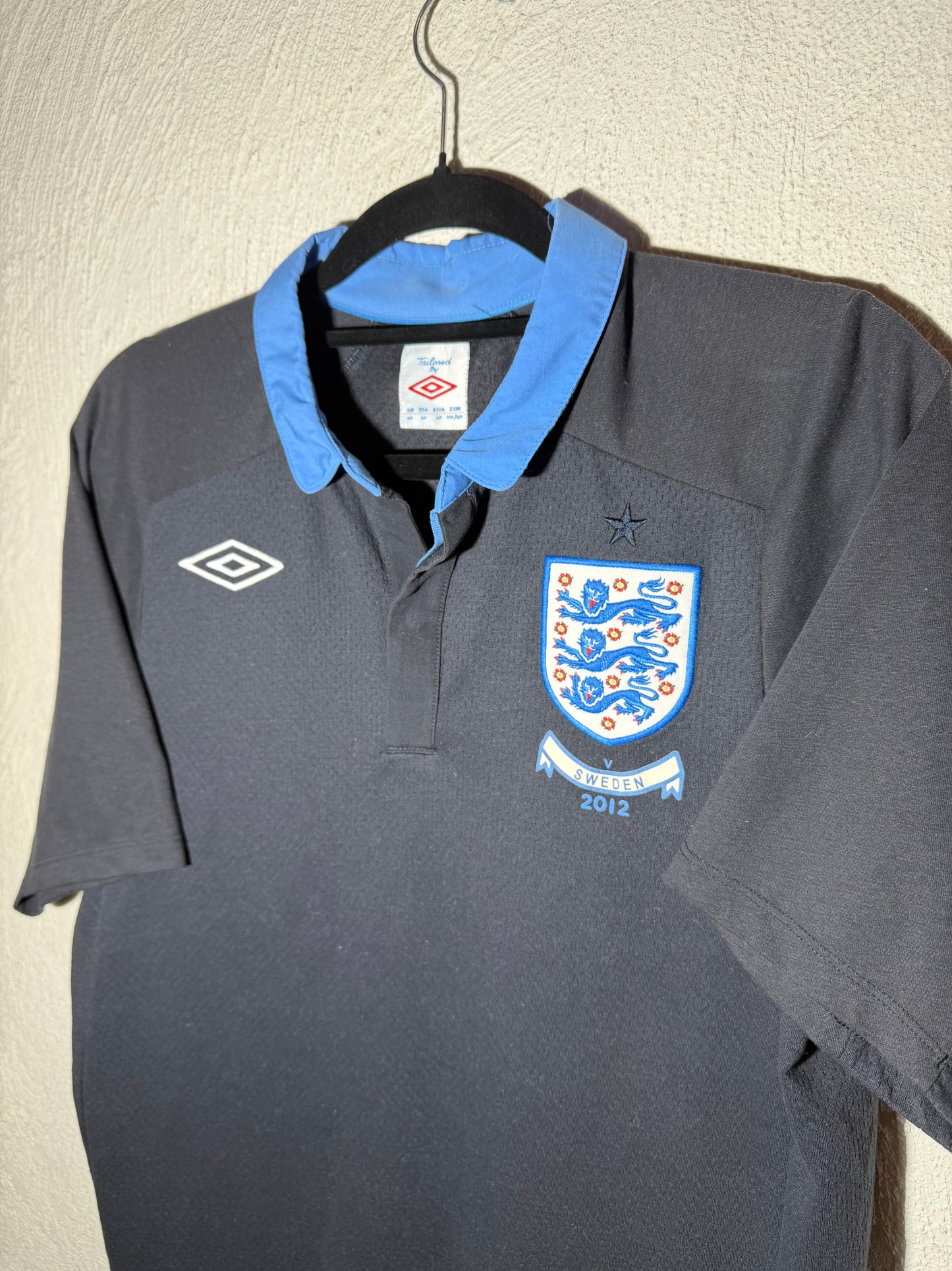 England 2011-2012 away shirt (L)