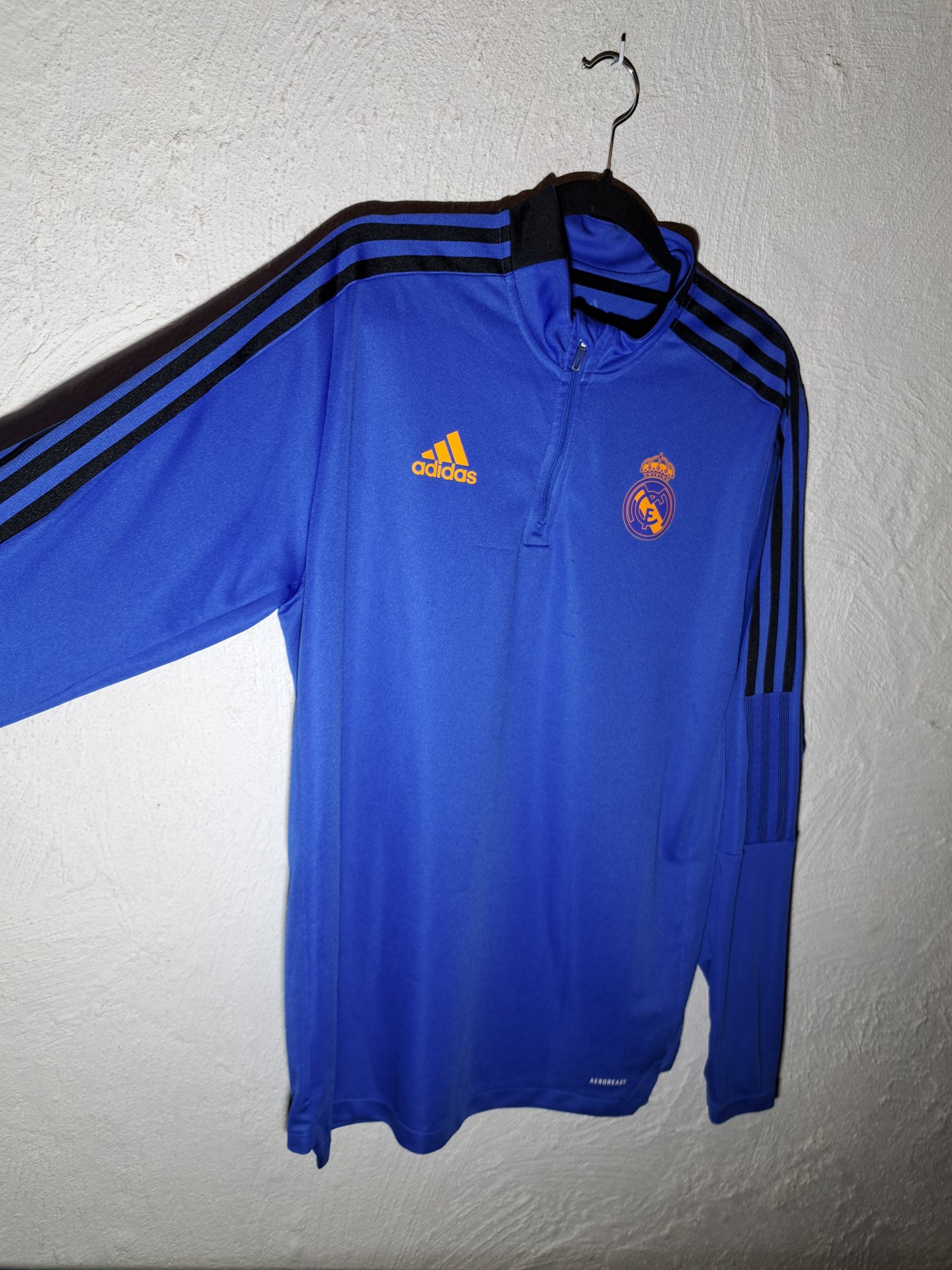 Real Madrid 2021-2022 training shirt (L)