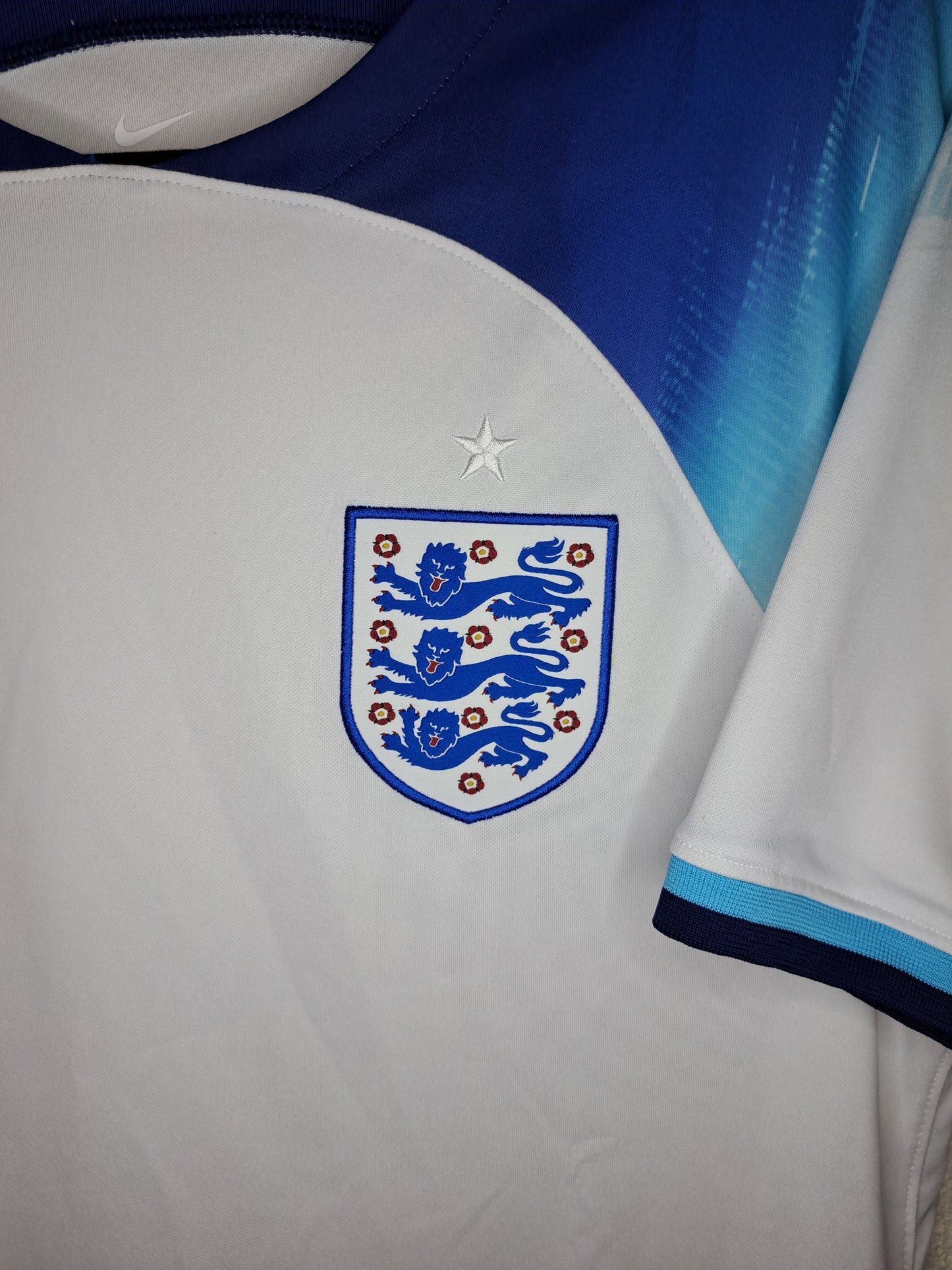England 2022-2023 home shirt (M)