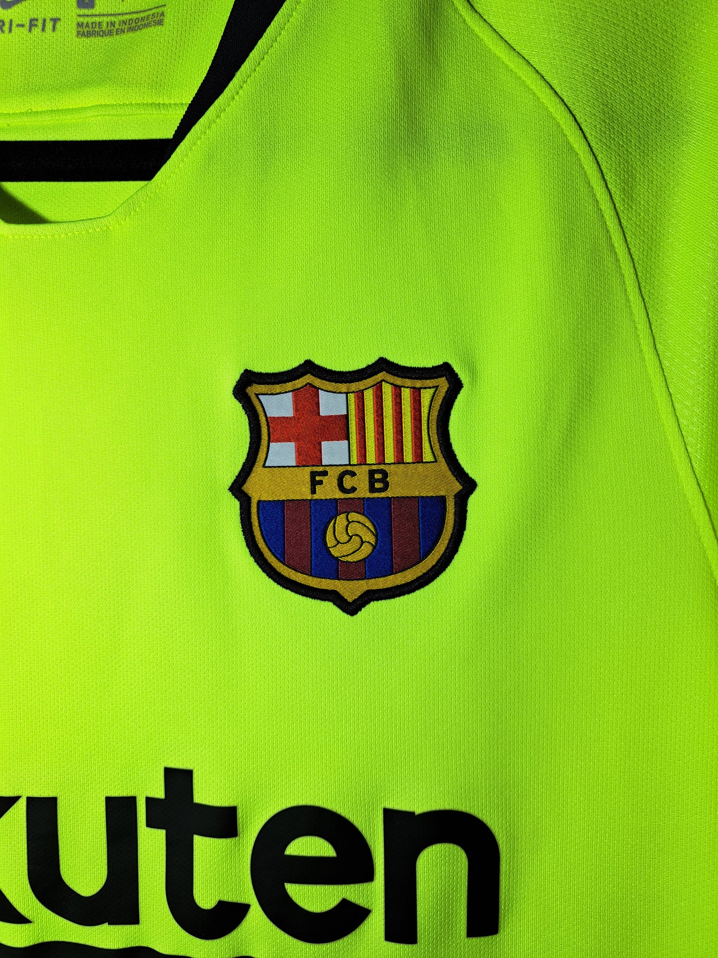 FC Barcelona 2018-2019 away shirt (S)