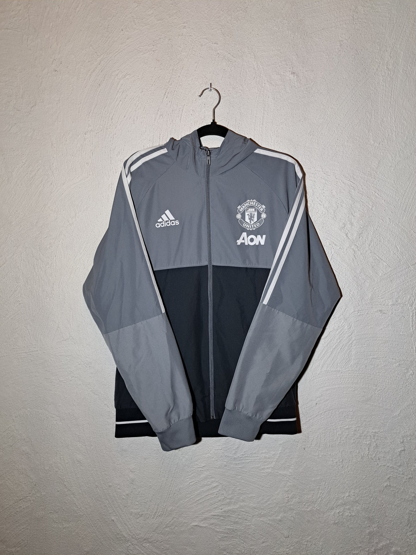 Manchester united 2017-2018 jacket (L)