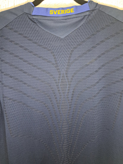 Sweden 2008-2010 away shirt (XL)